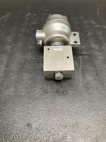 Alcon 33d31z5a3-6j259 solenoid valve 3/2 way ss 24vdc new - Image 5