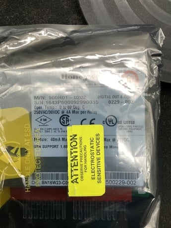 Honeywell 900h01-0202 digital output relay module 8ch new - Image 1