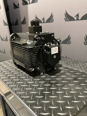 Yaskawa sgmrs-30a2a-yr13 ac servo motor 2.9 kw 1500rpm used - Image 3