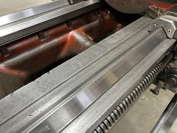 34" x 160" Mazak #HD34, engine lathe, 25" swing over cross slide, inch/metric, 4-jaw 31.5" chuck, 20 HP, 1982 - Image 5