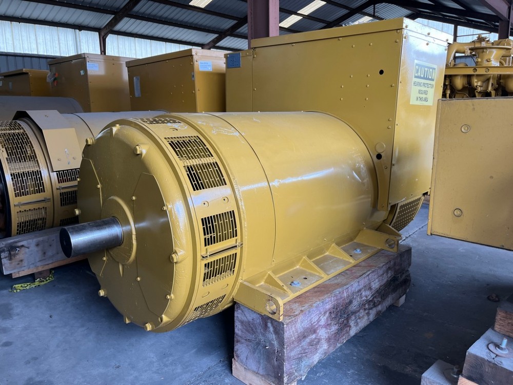 1225 KW, 1200 RPM, Caterpillar #SR4B, Frame 867, 2 Bearing, 600 Volts, 2007 recond. (2 available) - Image 1
