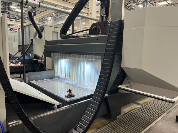 Haas #GM-2, CNC gantry machining center, 145" X Travel, 87.5" Y Travel, 22" Z, 8100 RPM, 31 automatic tool - Image 3