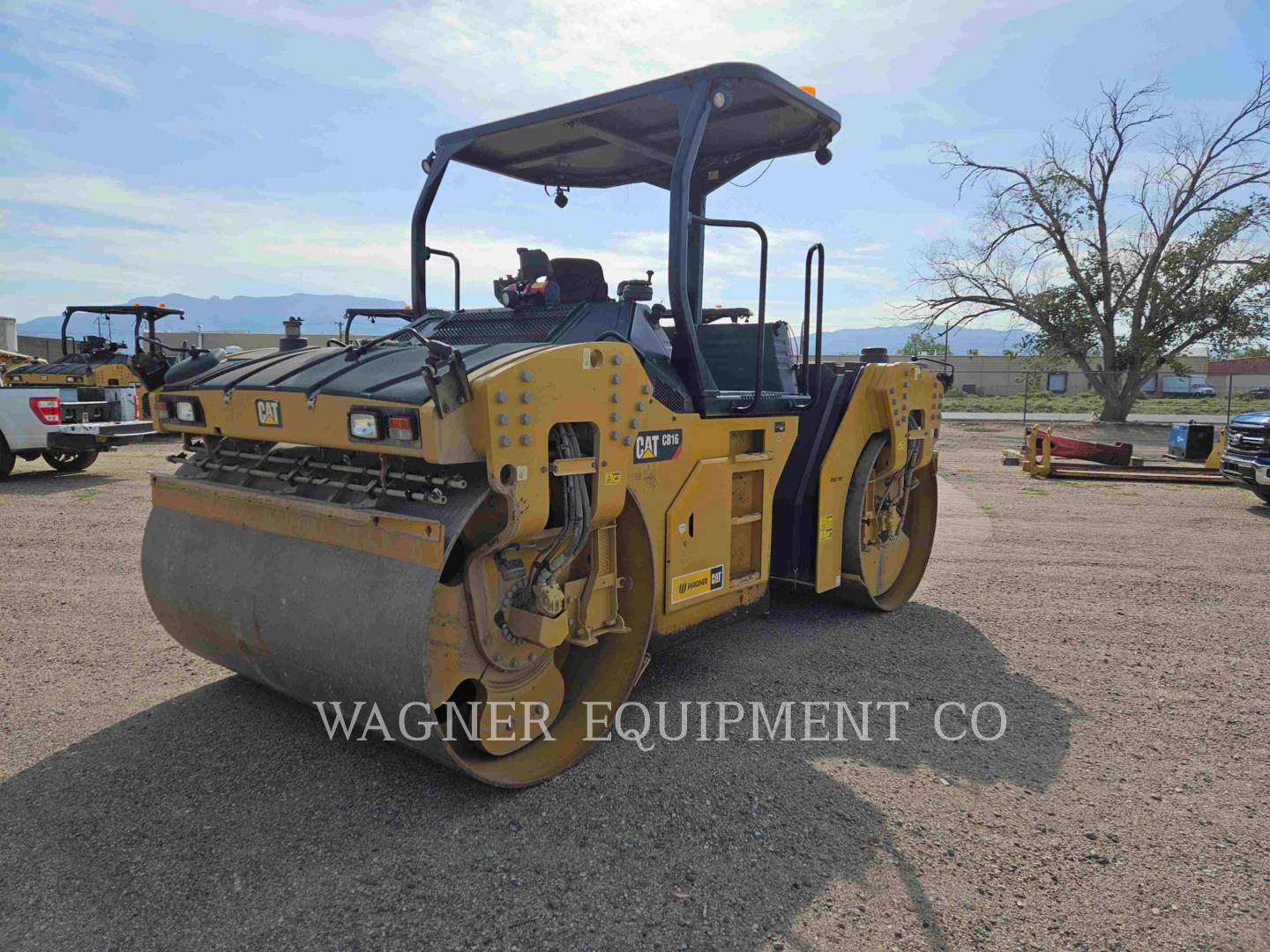 Caterpillar CB16, Asphalt Paver, 4159 hours, S/N: HP500145, 2021 - Image 1