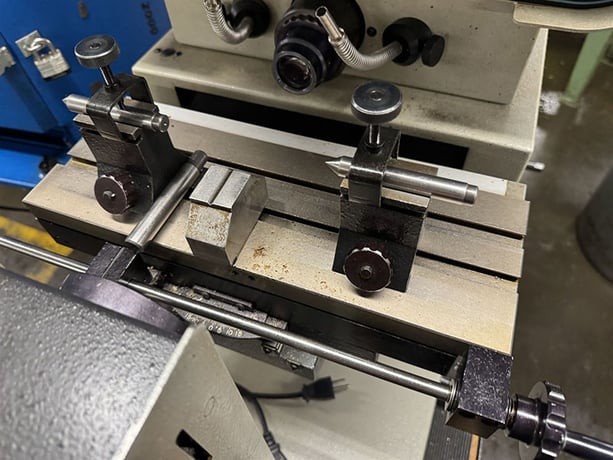 16" Deltronic #DH216-612R, bench model optical comparator, horizontal projection, fiber optic surface - Image 4