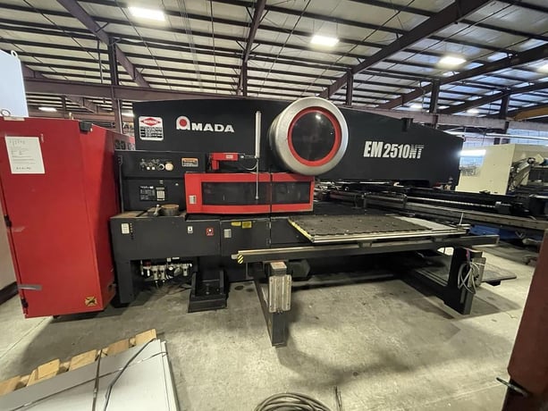22 Ton, Amada #EM-2510NT, servo driven turret punch, 45 station, 50" x 196" sheet, NT Control, AMS4020RO2 - Image 1