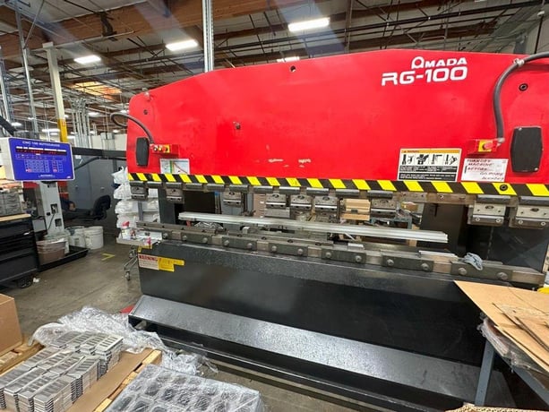 110 Ton, Amada #RG-100, CNC press brake, 9.8' overall, 100" between housing, 3.9" stroke, 15.75" throat - Image 4
