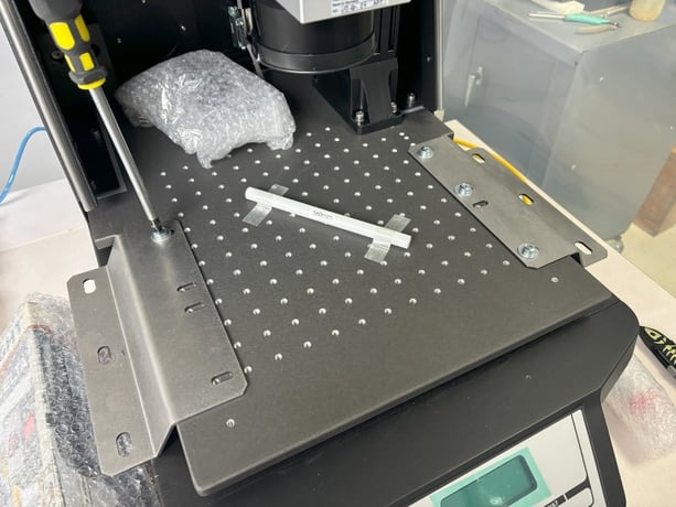 Amada #WL-P102A and LM-F010A, Fiber Laser Marker, Class 1 Enclosure, Z-stage, & Fume Extraction Kit, unused - Image 4