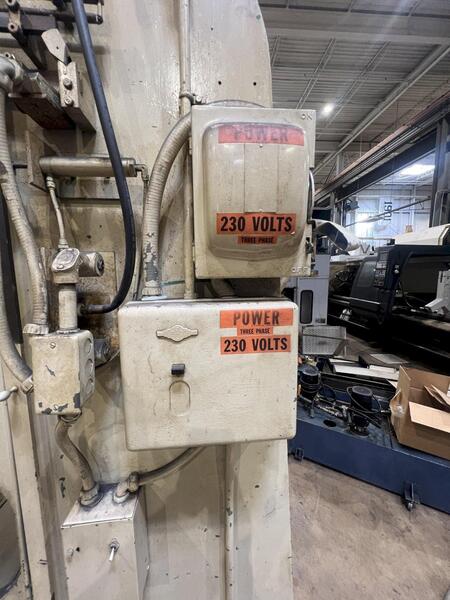 35 Ton, DiAcro #14-72, hydra-mechanical power press brake, 6' overall, 62" between housing, 2" stroke, 1963 - Image 6