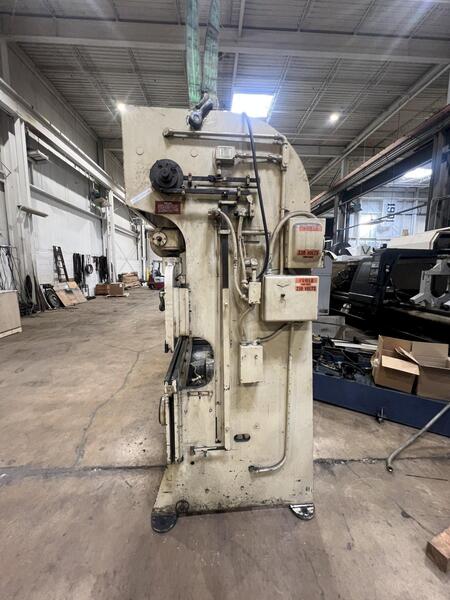 35 Ton, DiAcro #14-72, hydra-mechanical power press brake, 6' overall, 62" between housing, 2" stroke, 1963 - Image 7