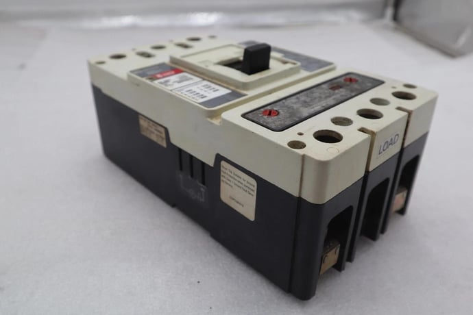 Cutler-hammer hm2p400x5ws10 motor circuit protector series c 600vac stock #3218 - Image 5