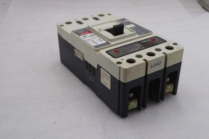 Cutler-hammer hm2p400x5ws10 motor circuit protector series c stock #3206 - Image 1