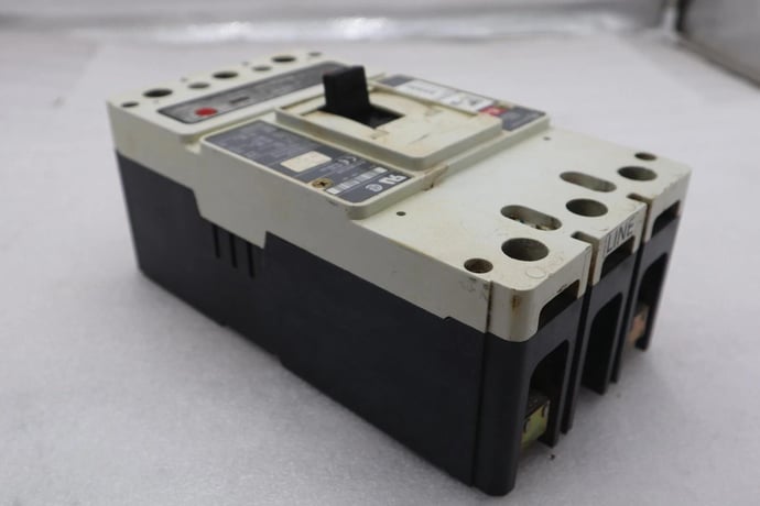 Cutler-hammer hm2p400x5ws10 motor circuit protector series c 600vac stock #3221 - Image 1