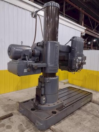 6' -19" Carlton #4A, radial arm drill, 15-1500 RPM, 20" spindle travel, 4" spindle diameter, power clamping / - Image 4