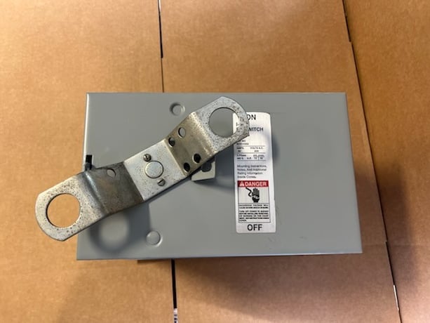 60 Amps, Bulldog bus plug, cat #BOS14352, 480 Volts, 3p3w - Image 1