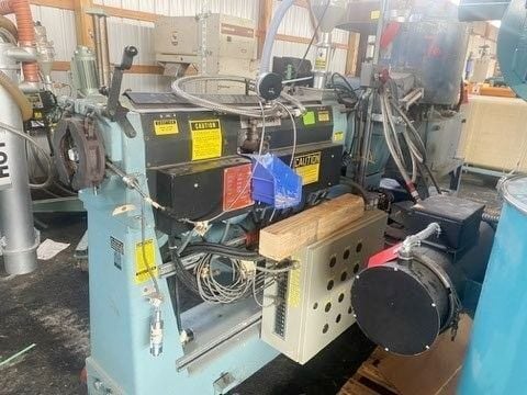 1.5" Davis Standard #1.5", non vented air cooled extruder, 28:1 L/D vented barrel, 15 HP DC motor, 1989 - Image 1