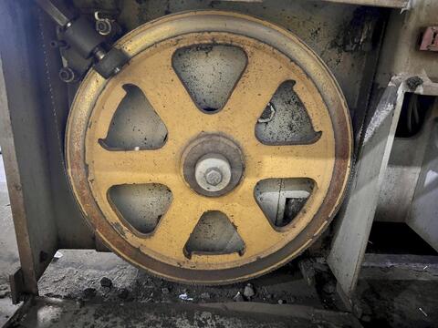 18" x 20" Hyd-Mech #VW-18, vertical band saw, 1-1/4" x 16' 3" blade, 65-385 SFM, powered hydraulic guide arm - Image 9