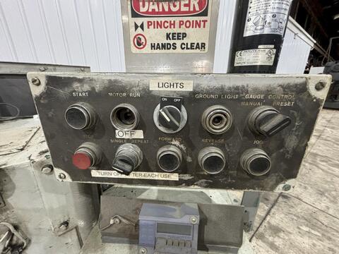 1/4" x 10' Wysong #1025, mechanical power squaring shear, 16 holddowns, 55 SPM, 36" front operated power back - Image 6