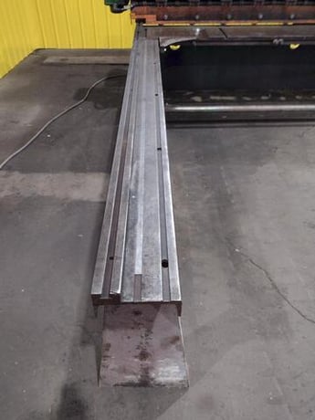 1/4" x 10' Cincinnati #1810, mechanical power squaring shear, 10 holddowns, squaring arm, 24" manual Back - Image 9