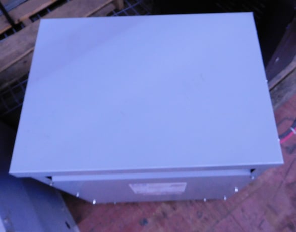 15 KVA 480 Delta Primary, 240/120 Delta Secondary, Eaton V48M22T15EE class AA transformer - Image 4