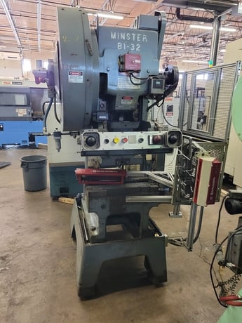 32 Ton, Minster #B1-32, Open Gap Frame Press, 700 SPM, 1.5" stroke, 2.25" adj, 9.5" Shut Height, 24" x 15" - Image 1
