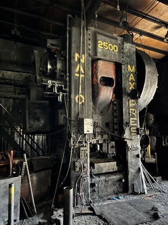 2500 Ton, National #Maxipress, 14" stroke, 34-3/8"-35"Shut Height, 50" btwn columns, 150 HP, 55 SPM, 1956 - Image 2