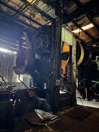 2500 Ton, National #Maxipress, 14" stroke, 34-3/8"-35"Shut Height, 49" btwn columns, 150 HP, 55 SPM, 1955 - Image 3