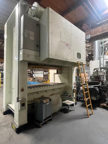 330 Ton, Aida #NS2-3000, Straight Side Press, 11.8" stroke, 15-35 SPM, 25.6" die height max, 5.12" adj - Image 7