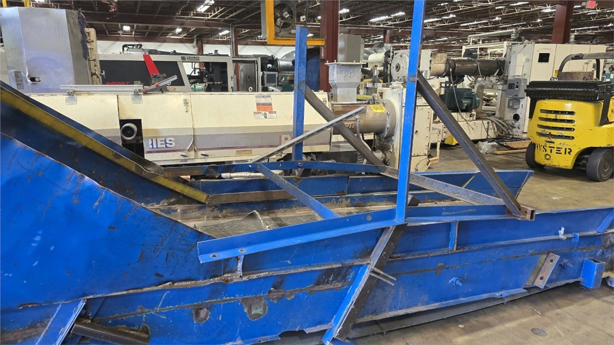 58" wide x 18' long, Conveyor, Chain Driven, 1.5" Cleats, 13" H Walls, 3 HP, 1760 RPM, 230/460 V, w/Leg Stand - Image 8