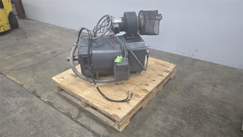 100 HP 1750/2000 RPM Emerson 3660D450100 DC Motor, Frame 366AT, w/1 HP Blower Motor, Shunt Wound, 160 Amps - Image 3