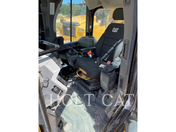 Caterpillar D5 LGPVP3, Crawler Dozer, 1856 hours, S/N: KML01336, 2024 - Image 8