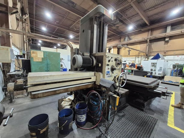 Tos #W100A, horizontal boring machine, 49" x 49" table, 3 spindle diameter, ISO 50, 17 HP, 2001 - Image 1