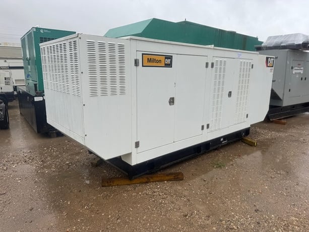 300 KW Caterpillar/Olympian #G300LG4, Natural Gas Generator, 402 HP, #G300LG4 Engine, 240 Volts, sound - Image 2