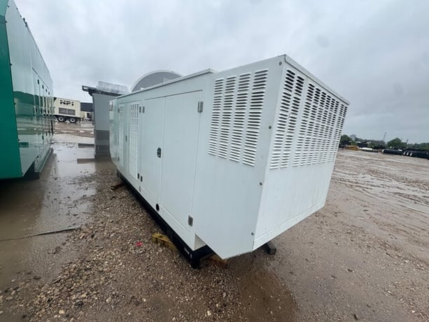 300 KW Caterpillar/Olympian #G300LG4, Natural Gas Generator, 402 HP, #G300LG4 Engine, 240 Volts, sound - Image 3