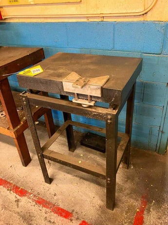 18" x 24" Black granite surface plate with stand - Image 1