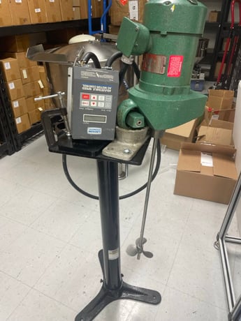 100 gallon Kettle w/ Leeson motorized Mixer, SteamJacketed Tilting, 316/304-4 Stainless Steel int/ext, 3 leg - Image 6