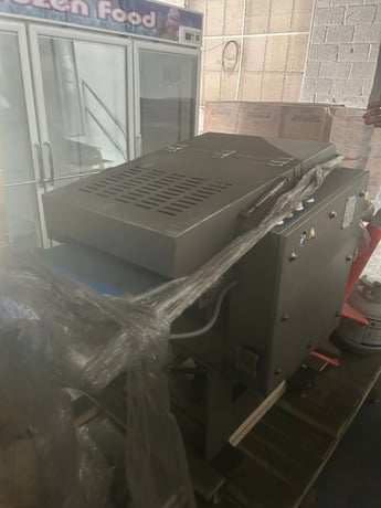 Steen #ST700, Dual-lane Poultry Skinning Line, CE certified w/Conveyor & Trimming, 4070 UPM, 220-240 V. - Image 3