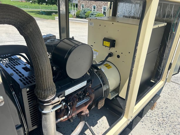 40 KW Kohler, Nat Gas LP Generator, 1PH, 120/240 Volts, 1083 hours, 2012 - Image 3