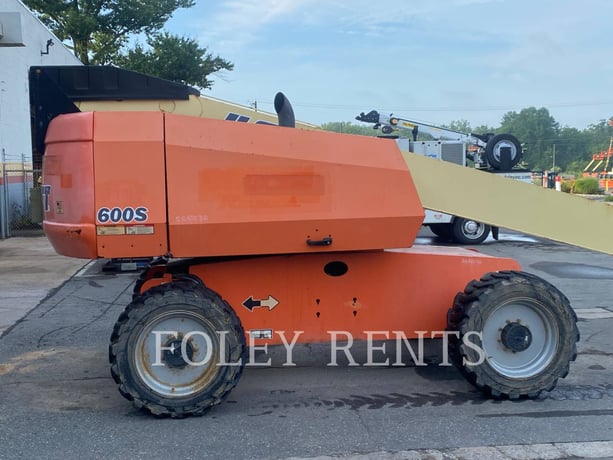 Jlg Industries, Inc. 600S, Articulated Boom Lift, 1628 hours, S/N: 0300197728, 2015 - Image 1