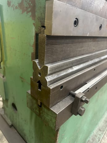 130 Ton, Accurpress #713012, Hydraulic Press Brake, 12' L x 8" width Bed, 124" Between Housings, 8" Stroke - Image 7