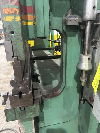 130 Ton, Accurpress #713012, Hydraulic Press Brake, 12' L x 8" width Bed, 124" Between Housings, 8" Stroke - Image 10