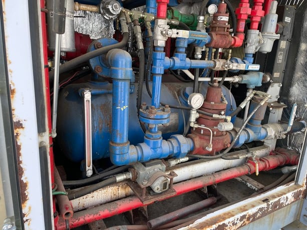 40 HP Compact Compression #CC40, screw compressor, 1-stage, GM 3.0L engine, 2005 - Image 6
