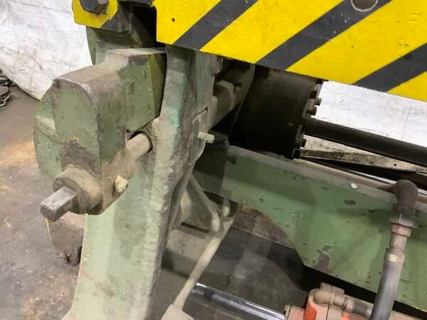 10' x 1/2" Bertsch #9, plate bending rolls, 13" roll diameter, air drop end, geared adjustment rear roll - Image 9