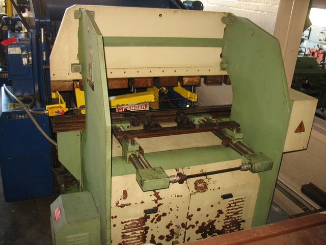33 Ton, Adira #QH-3015, Hydraulic Press Brake, 43" between housing, 4" stroke, 6.7 HP, 230 V., front operated - Image 3