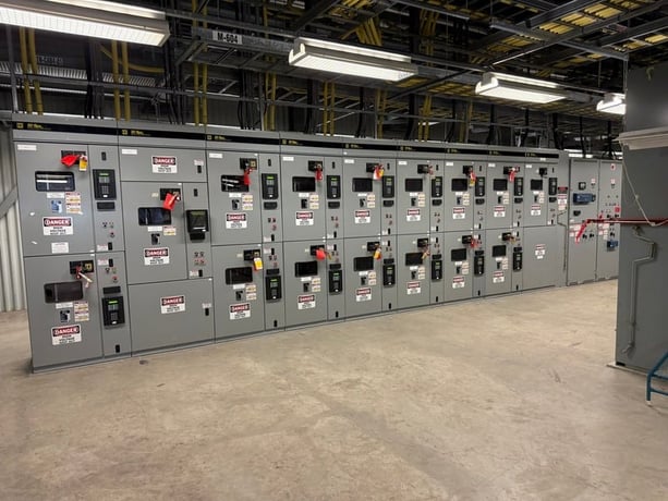 Square D, Iso-Flex #4, switchgear lineup with main tie breaker, 5 KV, 2002 - Image 2