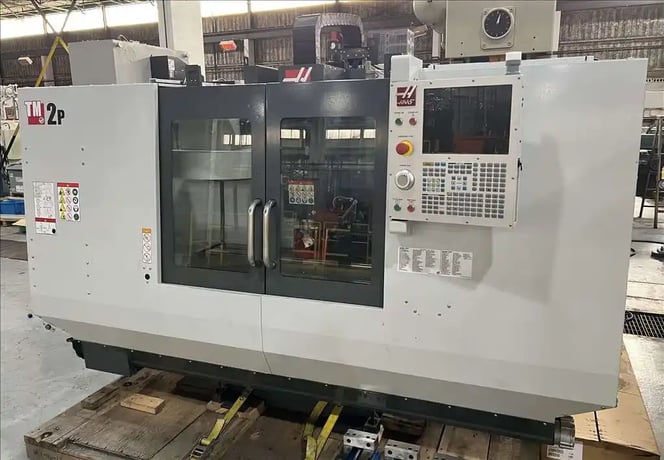 Haas #TM-2P, 40" X, 16" Y, 16" Z, 10000 RPM, 20 automatic tool changer, automatic air gun, chip auger, rigid - Image 1