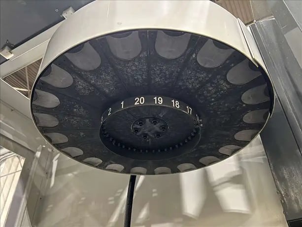 Haas #TM-2P, 40" X, 16" Y, 16" Z, 10000 RPM, 20 automatic tool changer, automatic air gun, chip auger, rigid - Image 10
