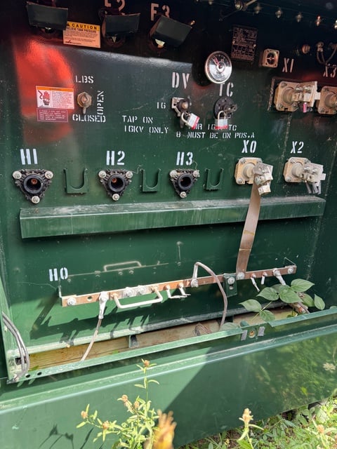 500 KVA 27600Wye/13800 Primary, 600/347 Secondary, CES, padmount transformer, dead front radial feed, 2015 - Image 2