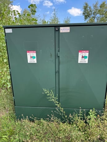 2000 KVA 27600Wye/13800 Primary, 4160/2400 Secondary, CES, padmount transformer, dead front radial feed, 2015 - Image 1