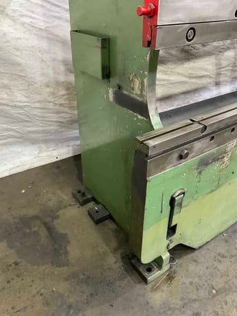 135 Ton, Cincinnati #135CBx10, hydraulic press brake, 12' overall, 126" between housing, 8" stroke, 20 HP - Image 5