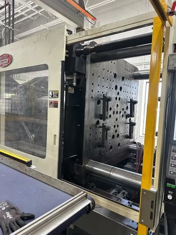 720 Ton, 132 oz., Nissei #FVX660III-310L, horizontal plastic injection molder, 43.3" x 43.3" tie bar, 75.2" - Image 5
